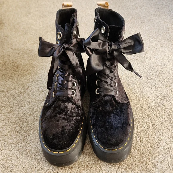 Dr. Martens Jadon Max Vegan Black Crushed Velvet Plaform Boots Ribbon Laces Sz 9 - Picture 2 of 12